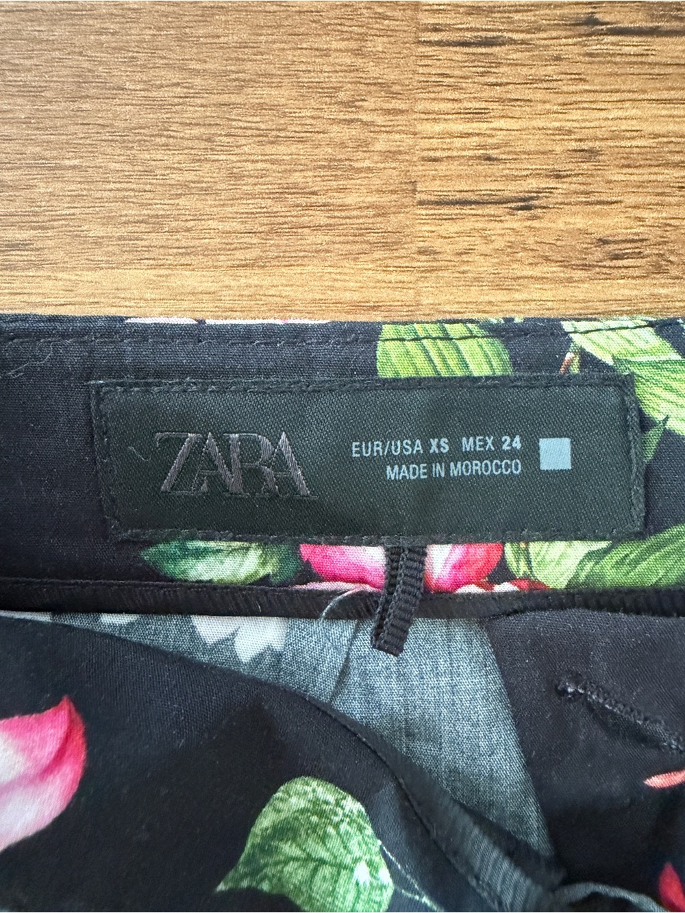 Zara Black High-Waist Floral Shorts - Picture 2 of 3